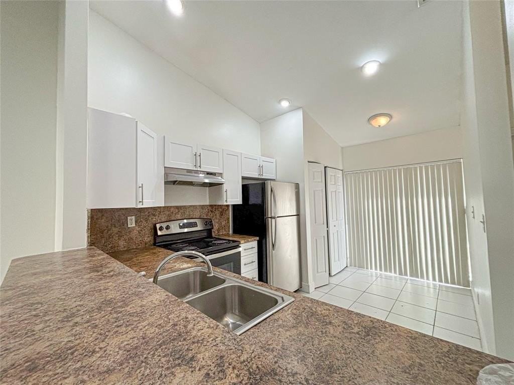 3553 Riverside Dr - Photo 4 of 31