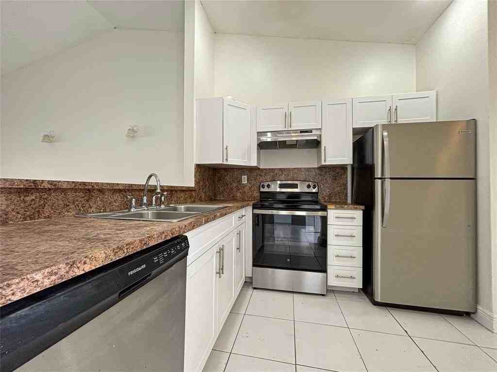 3553 Riverside Dr - Photo 7 of 31