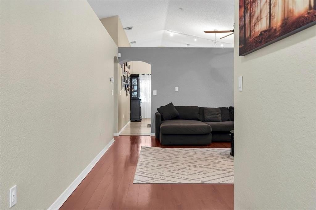 12533 Nw 10th Pl - Photo 5 of 43