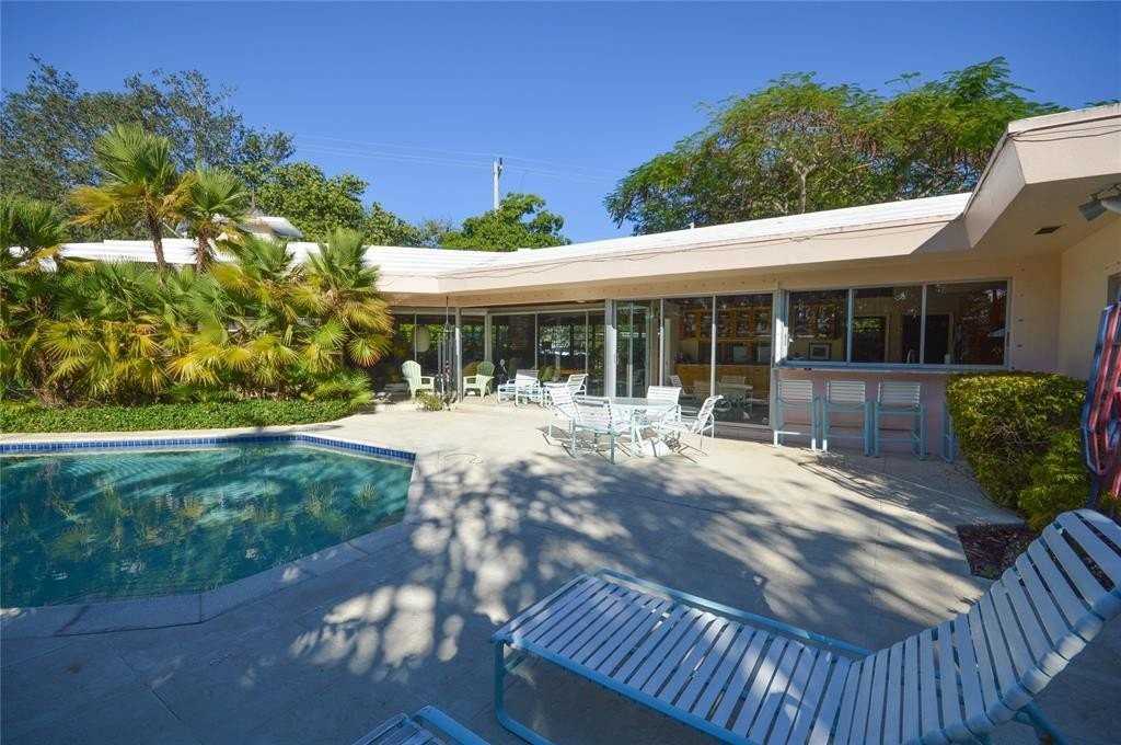 2132 Bayview Dr - Photo 3 of 14