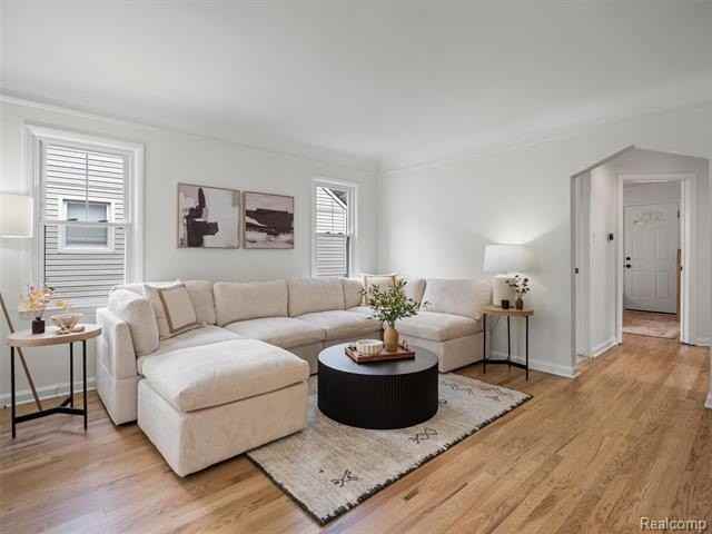 1027 S Wilson Ave - Photo 4 of 34