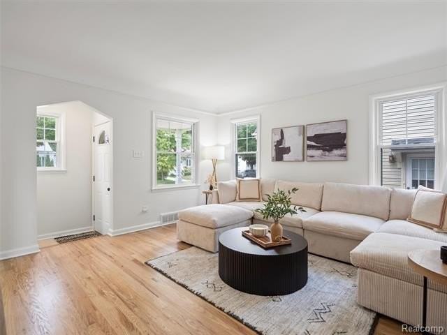 1027 S Wilson Ave - Photo 5 of 34