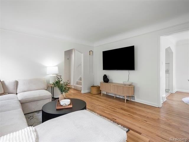 1027 S Wilson Ave - Photo 6 of 34