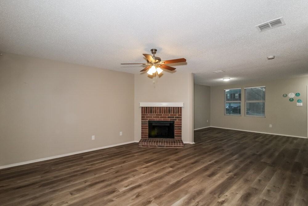 1808 Lariat Dr - Photo 4 of 17