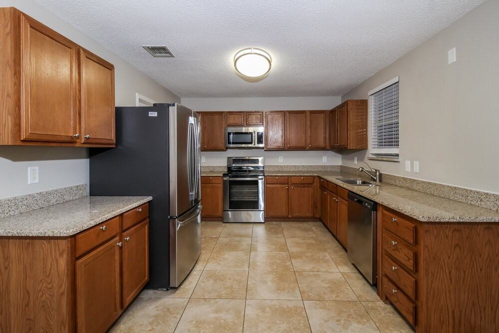 1808 Lariat Dr - Photo 7 of 17