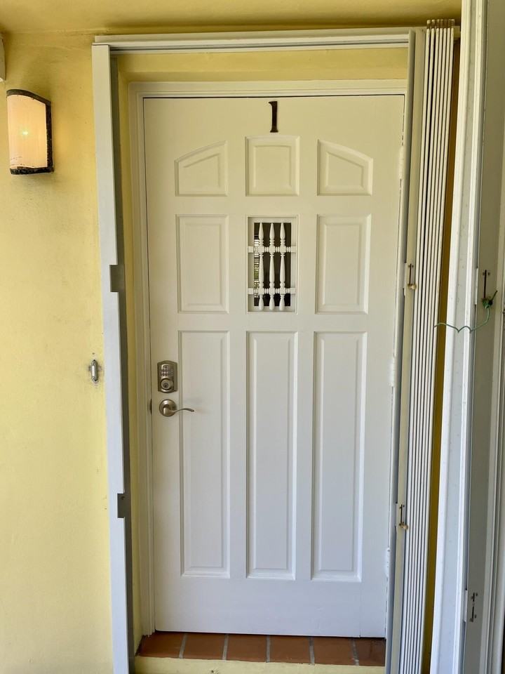 101 N Lakeside Dr #1 - Photo 4 of 26