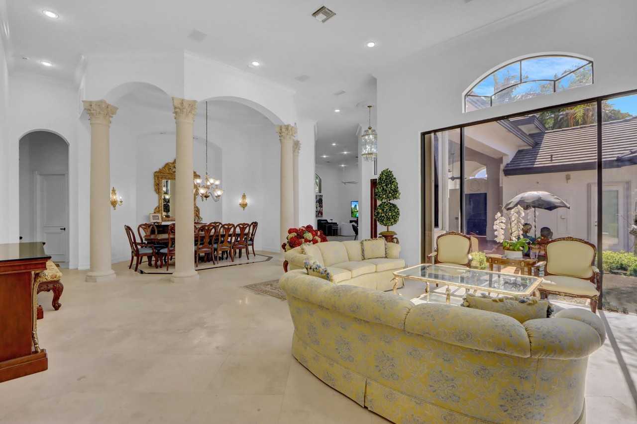 3799 Coventry Ln - Photo 4 of 49