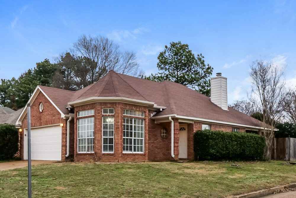 3158 Clubview Cv N - Photo 3 of 16