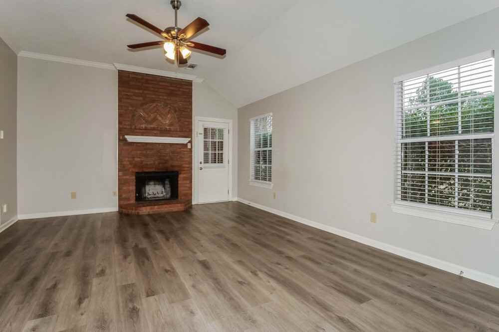 3158 Clubview Cv N - Photo 4 of 16