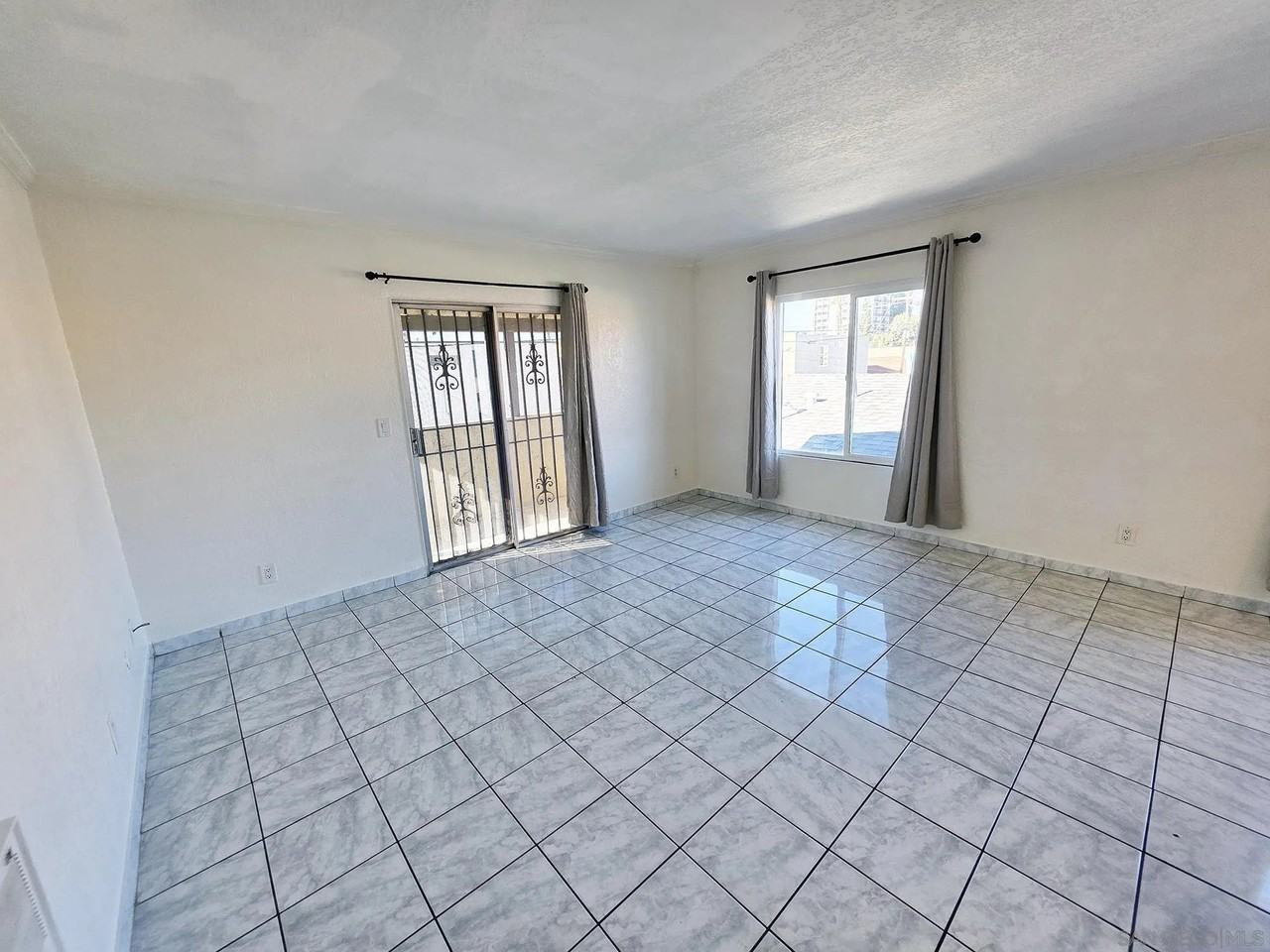 4056 Van Dyke Ave Apt 4 #4 - Photo 4 of 18