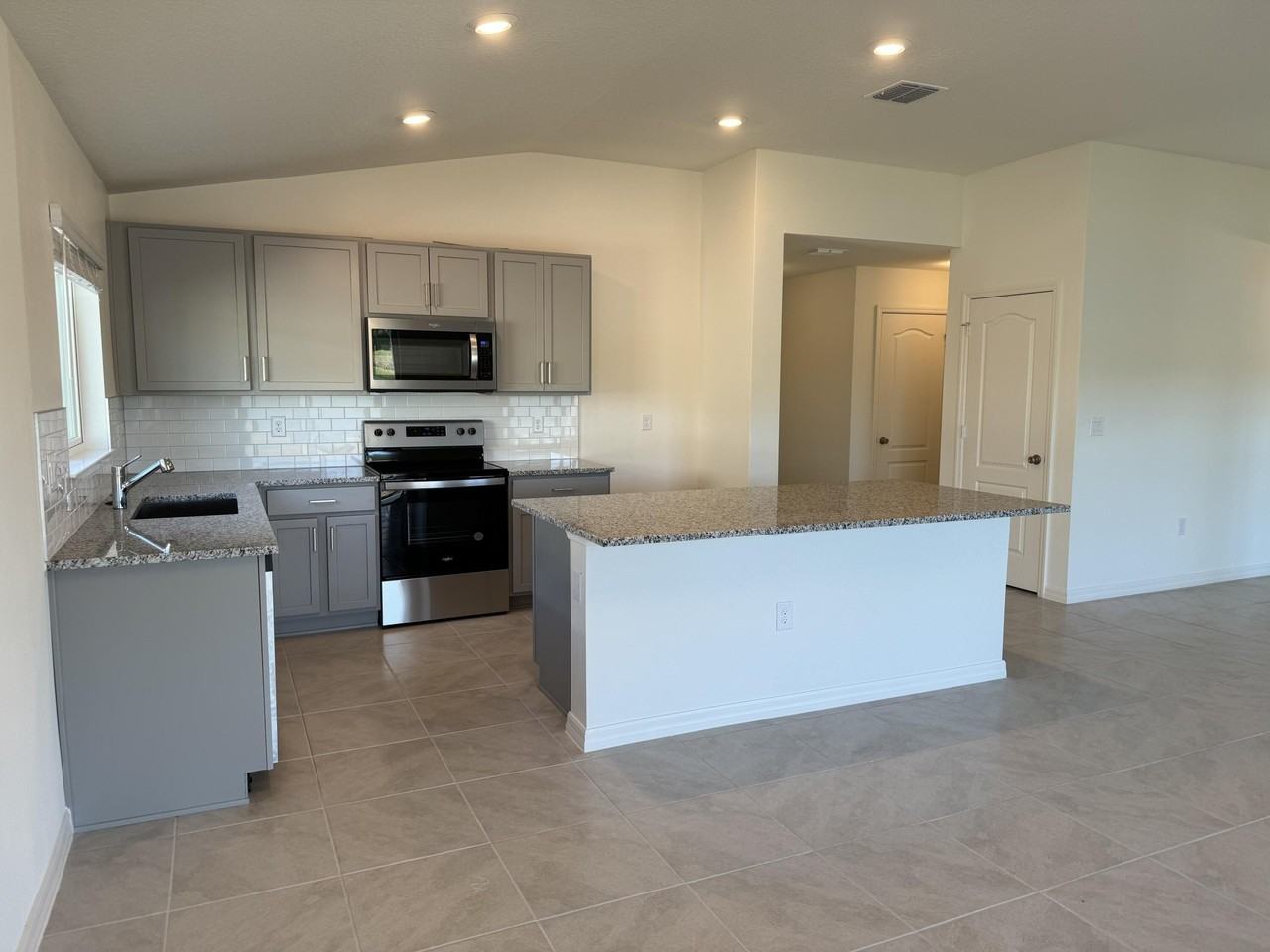 3453 Barringer Dr Se - Photo 4 of 22