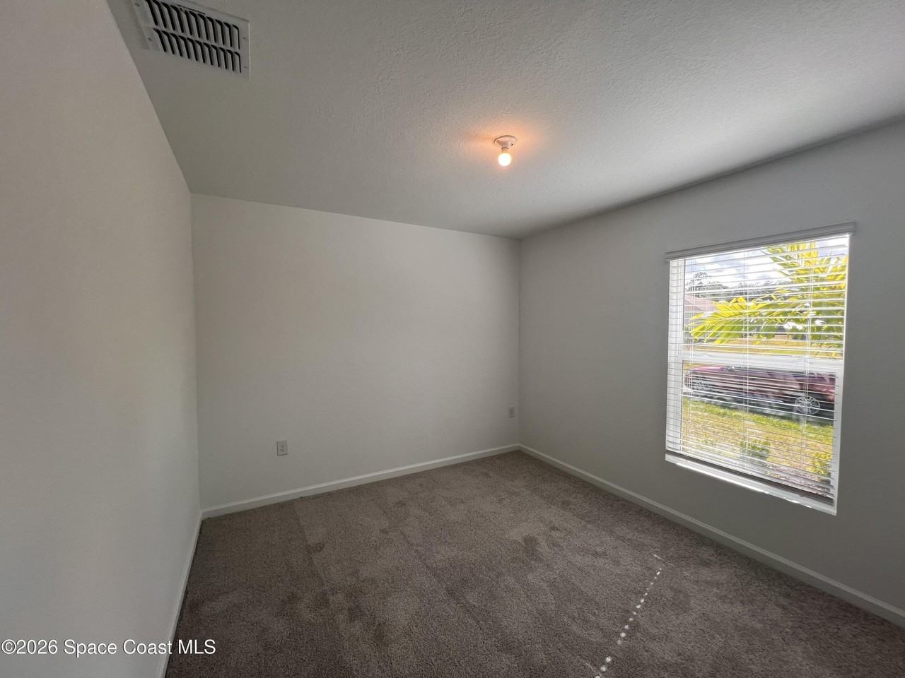 1541 Newport St Se - Photo 2 of 24