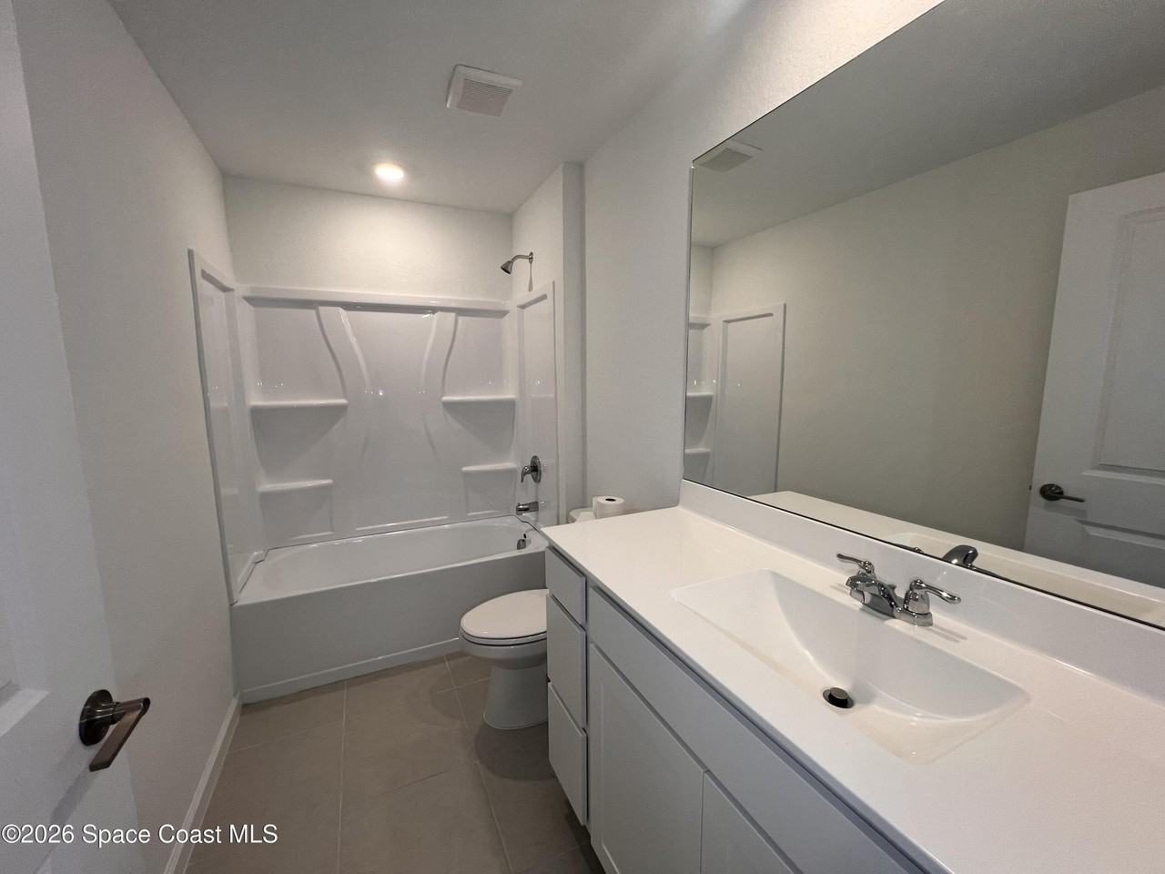 1541 Newport St Se - Photo 4 of 24