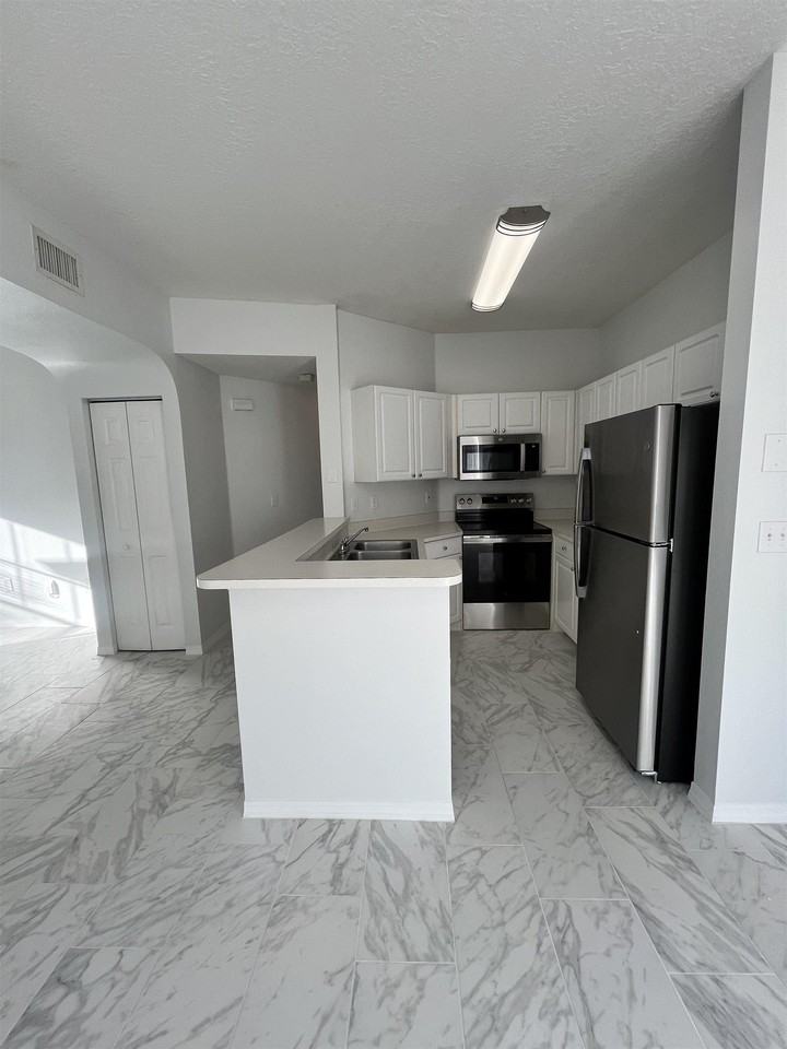 25103 Harbour Vista Cir - Photo 7 of 28