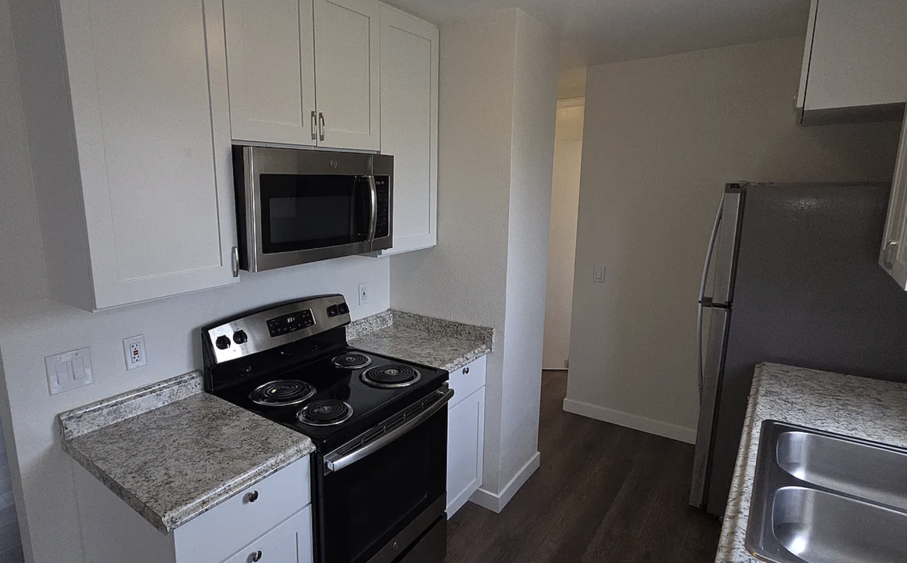 1702 E 7th St #NA - Photo 2 of 15