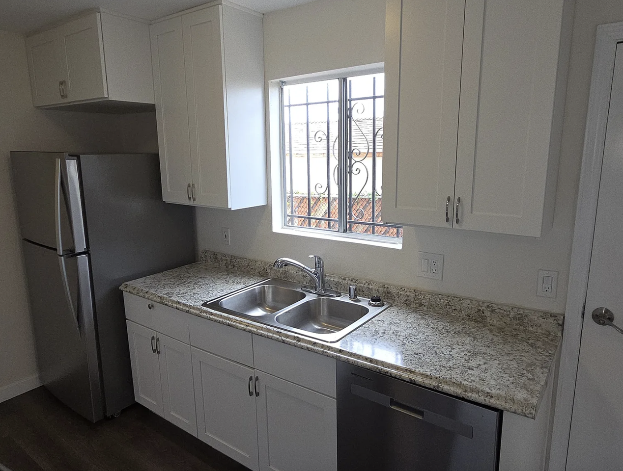 1702 E 7th St #NA - Photo 3 of 15