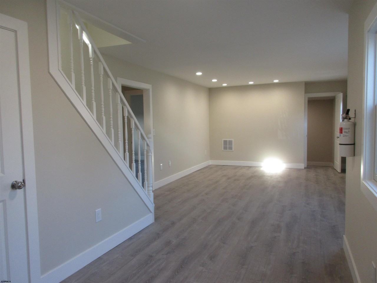 331 W Church St - Photo 4 of 19