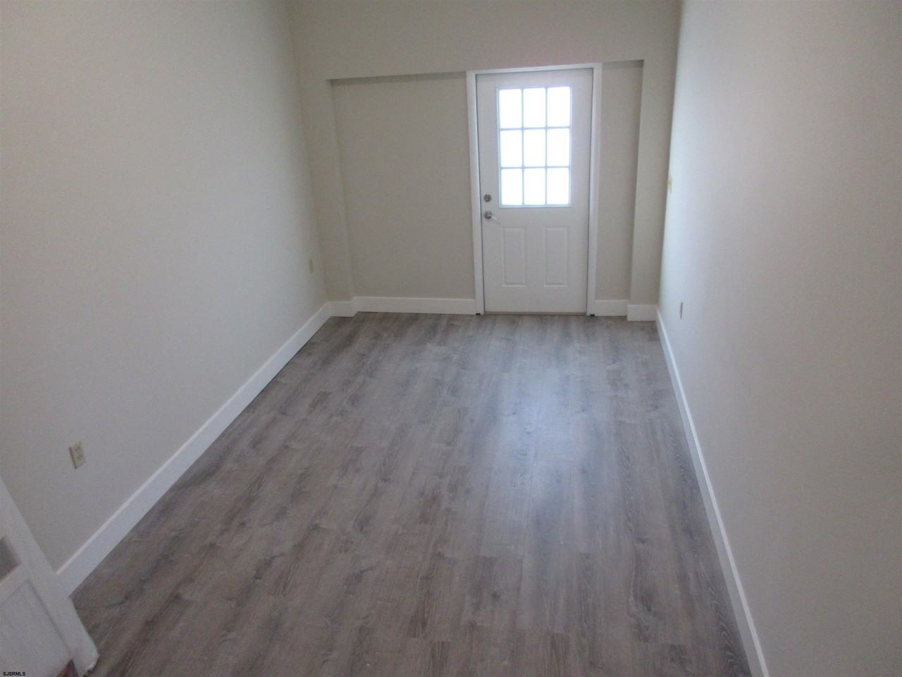 331 W Church St - Photo 5 of 19