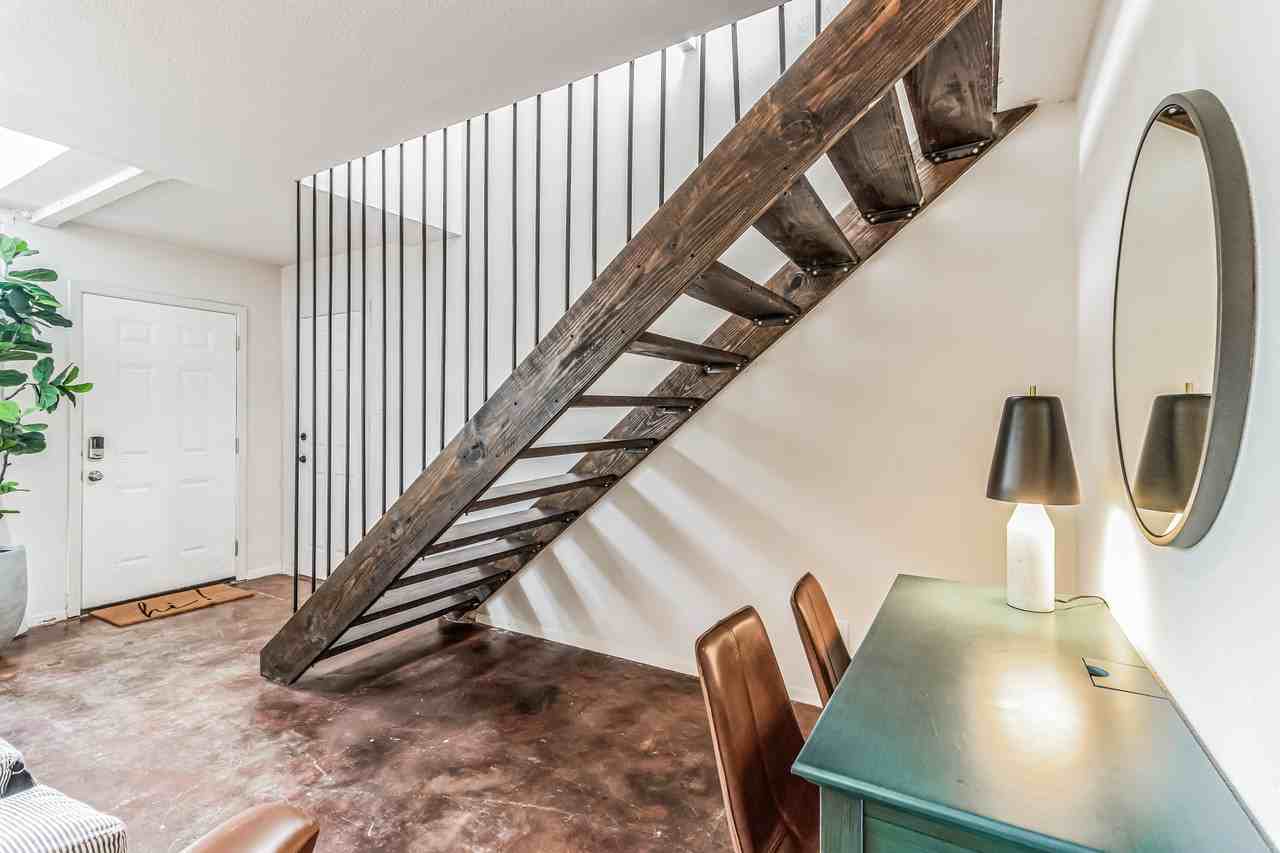 1501 Rockdale Cir #B - Photo 5 of 32