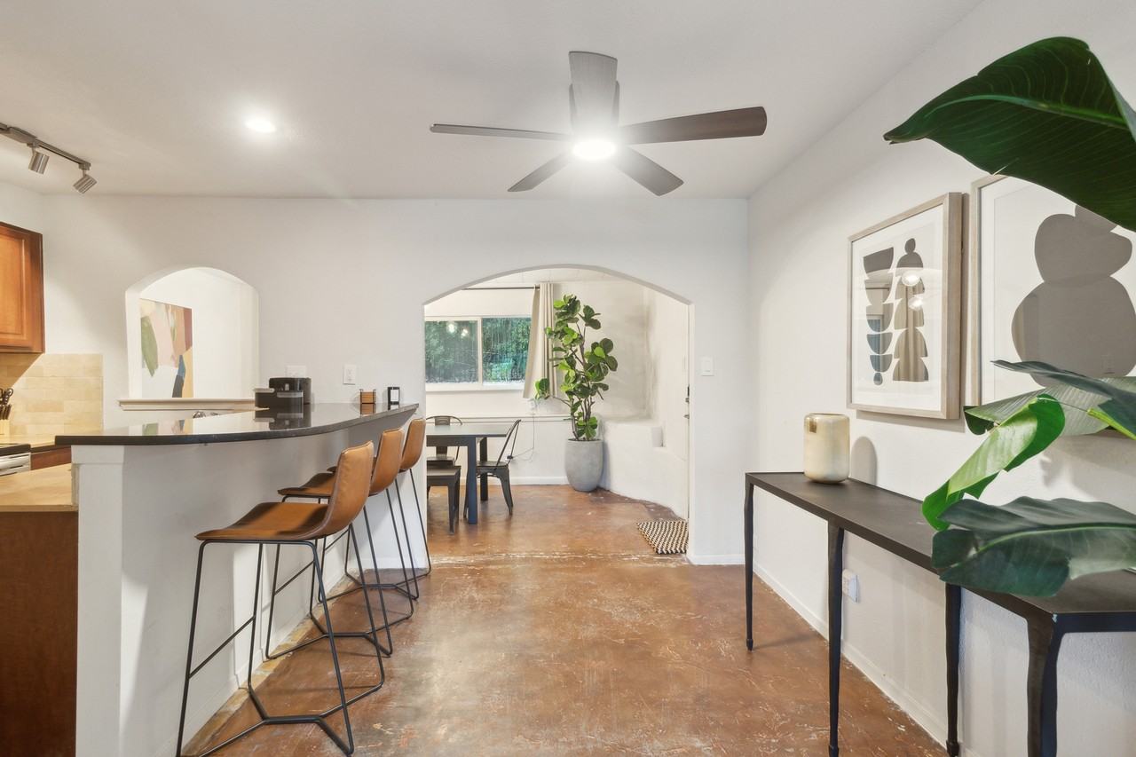 1501 Rockdale Cir #B - Photo 7 of 32