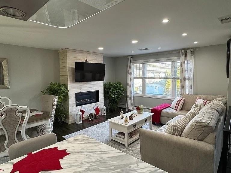 83 Whiting St - Photo 5 of 31