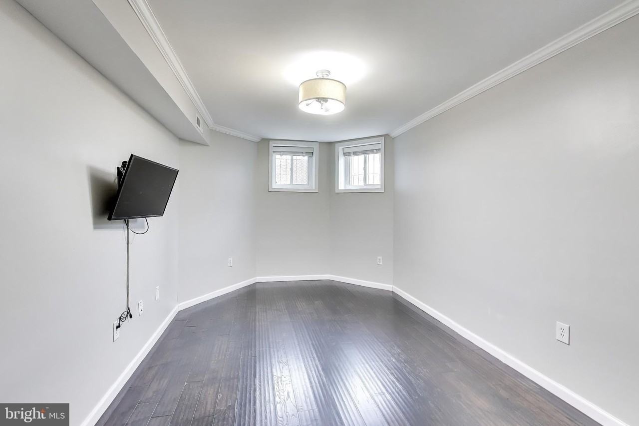 1724 21st St Nw Apt 1 #1 - Photo 4 of 17