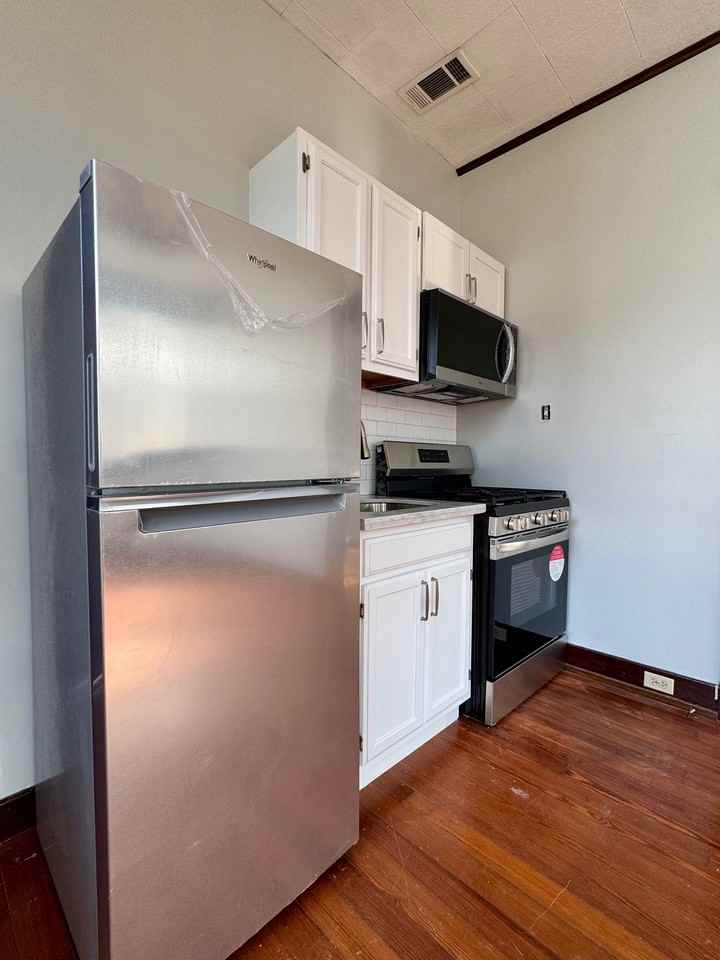 536 Aurora Ave #A - Photo 4 of 14