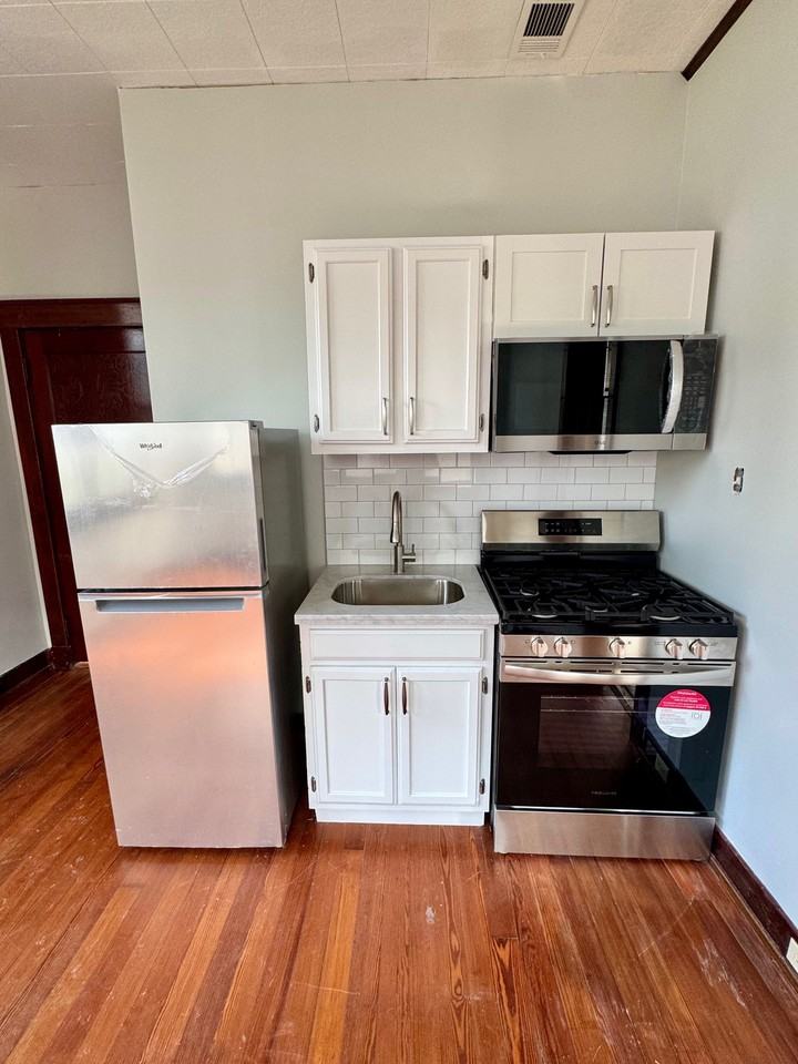 536 Aurora Ave #A - Photo 5 of 14