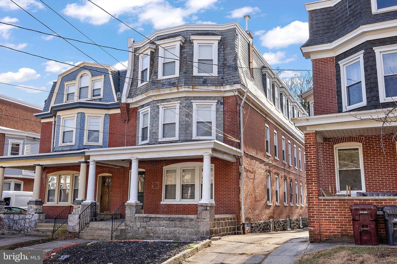 1522 W 7th St Apt 1 #1 - Photo 2 of 14