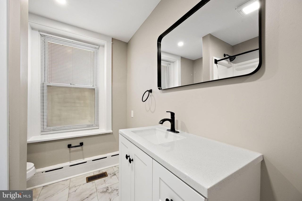 1522 W 7th St Apt 1 #1 - Photo 7 of 14