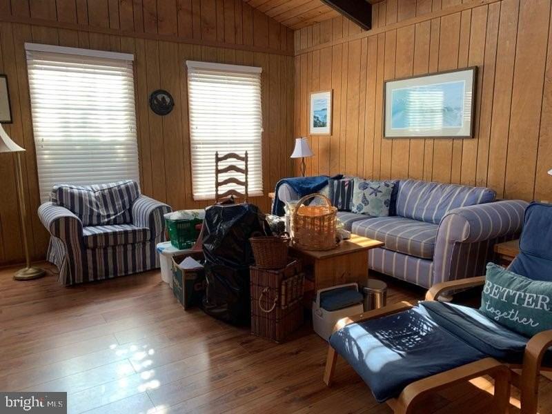 607 Collins St - Photo 3 of 13