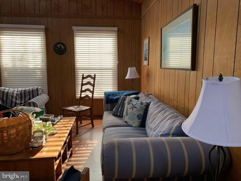 607 Collins St - Photo 5 of 13