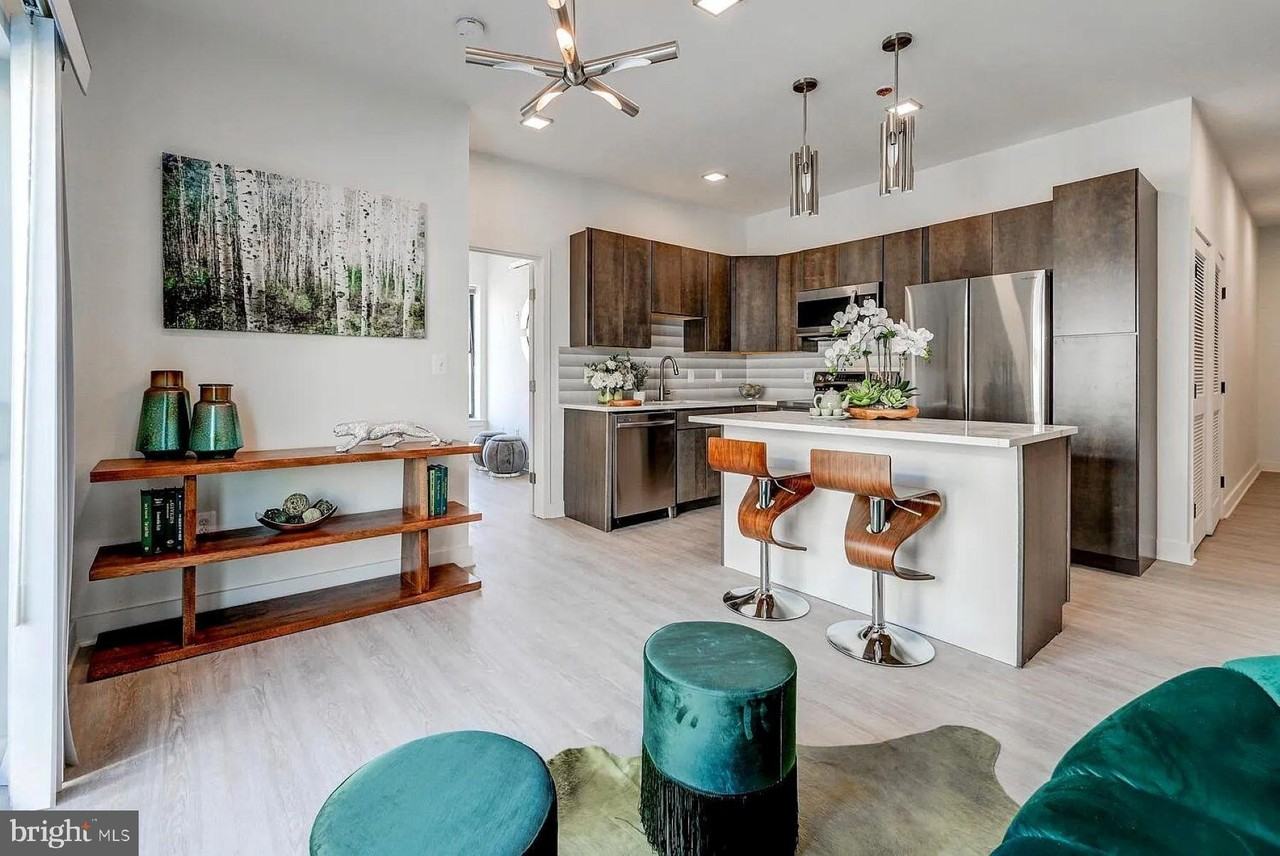 421 S Broadway Apt 504 #504 - Photo 7 of 11