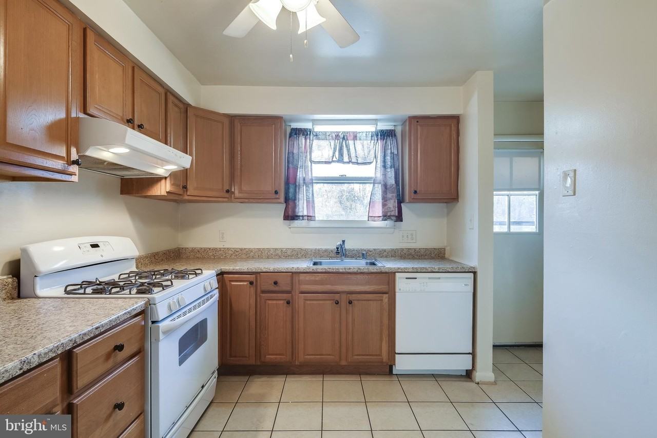 3418 Coventry Court Dr - Photo 2 of 18