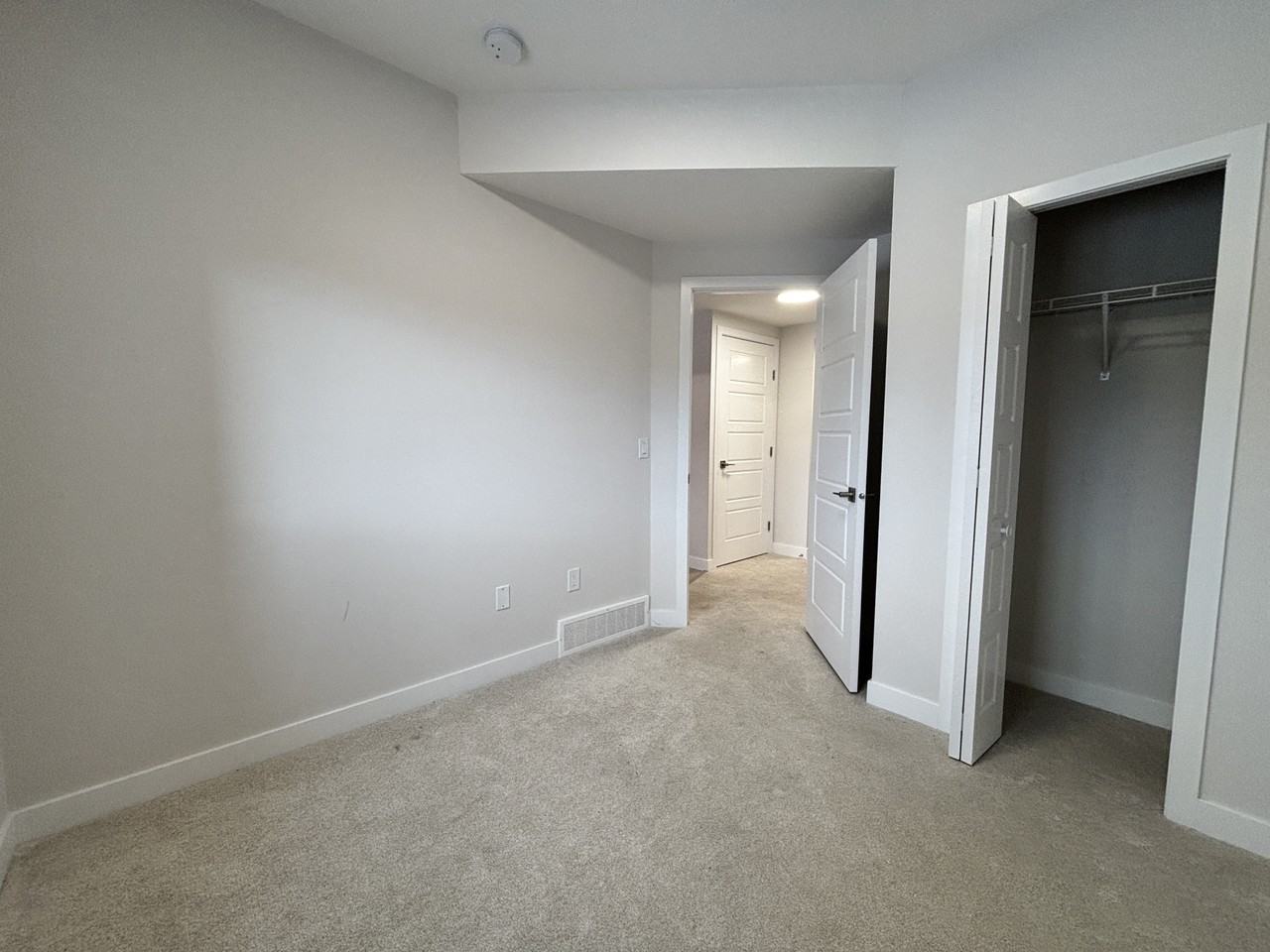 380 Lawthorn Way Se #B - Photo 4 of 9