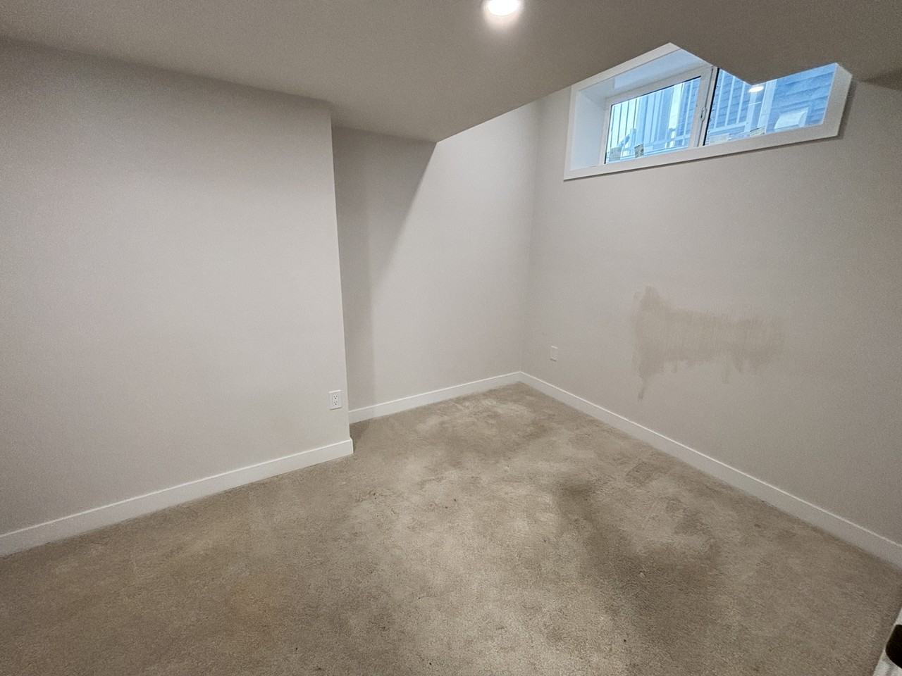 380 Lawthorn Way Se #B - Photo 7 of 9