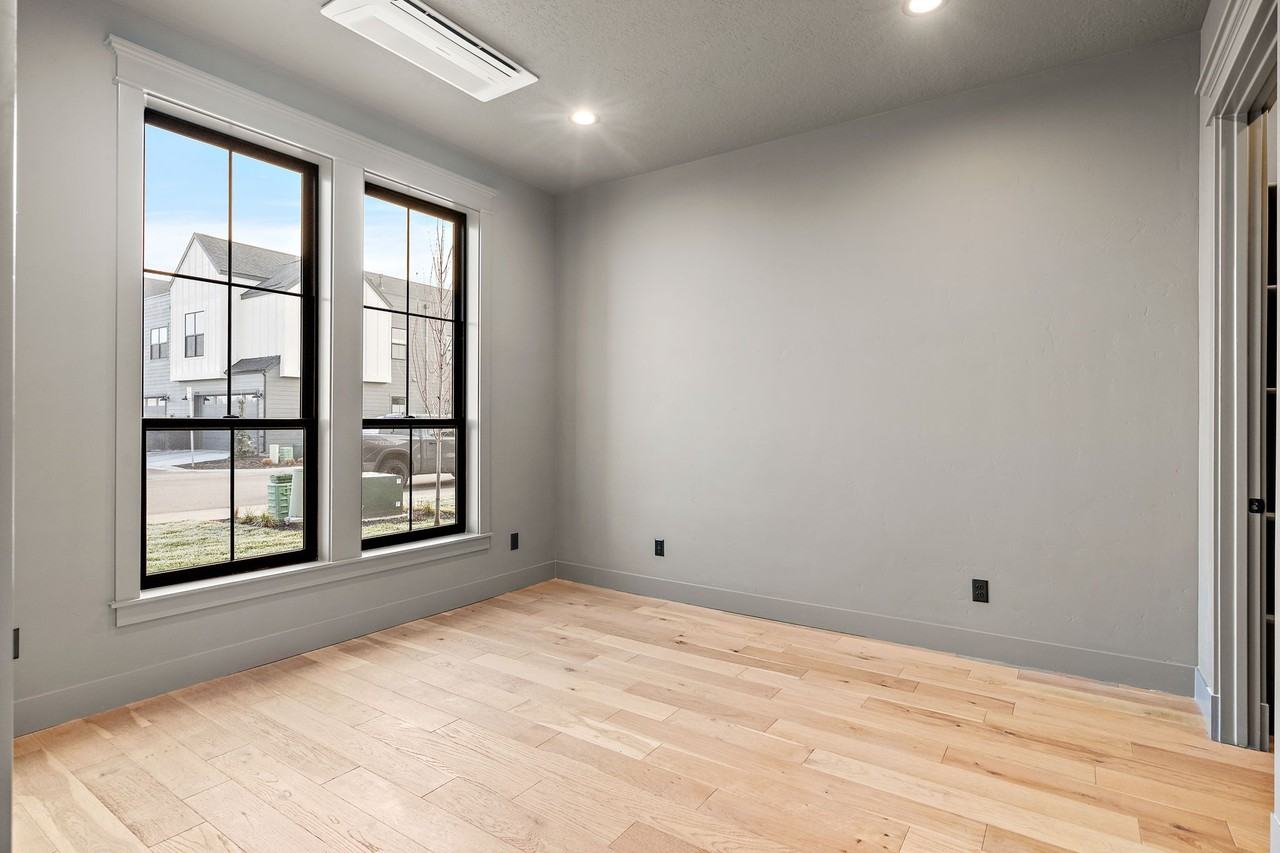 116 S Carbon Rivet Ave #1 - Photo 4 of 37