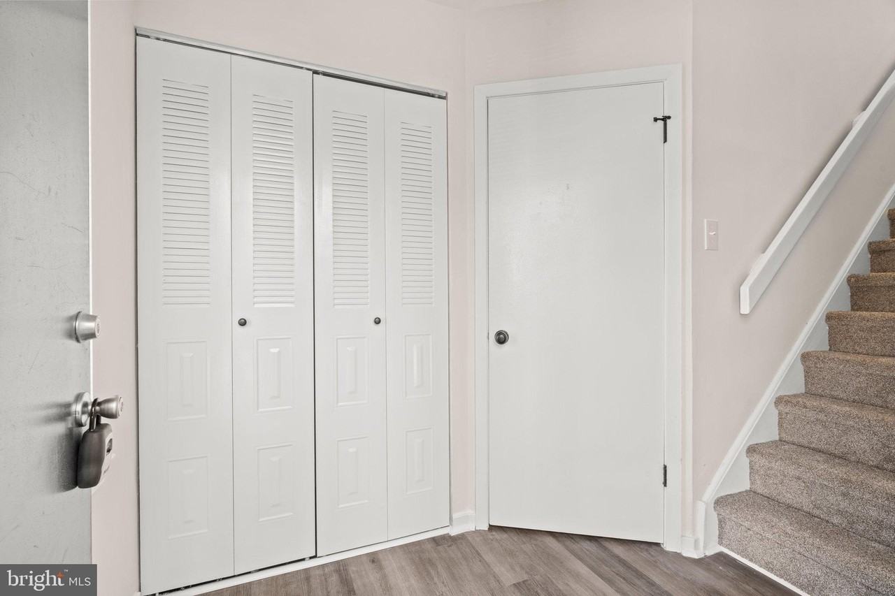 1210 Thackery Ct - Photo 3 of 18