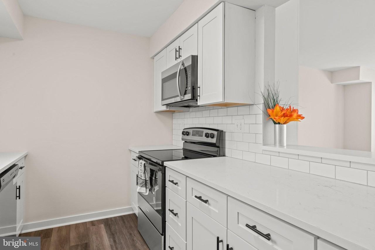 1210 Thackery Ct - Photo 7 of 18