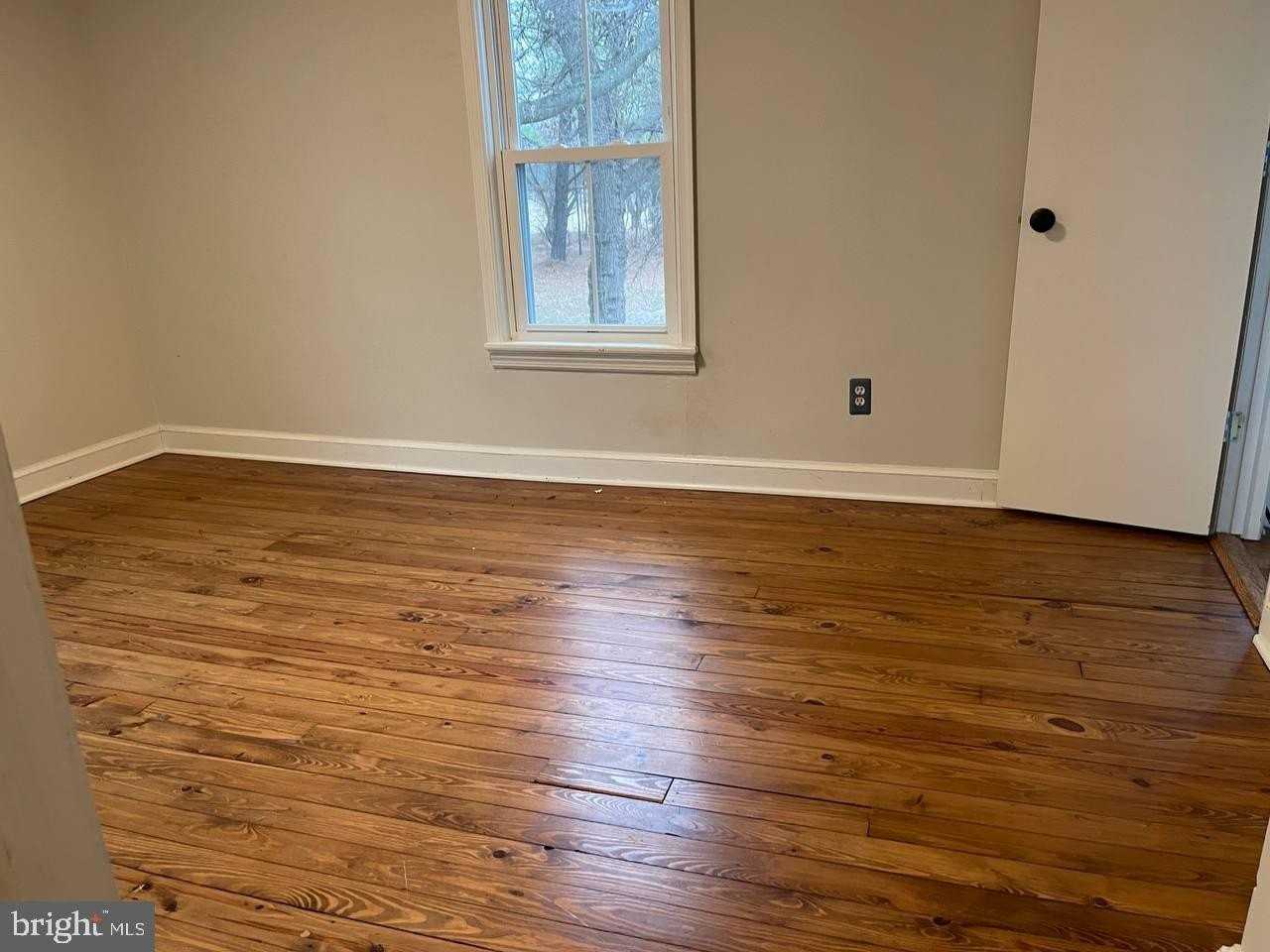 10608 Schaeffer Ln - Photo 2 of 12