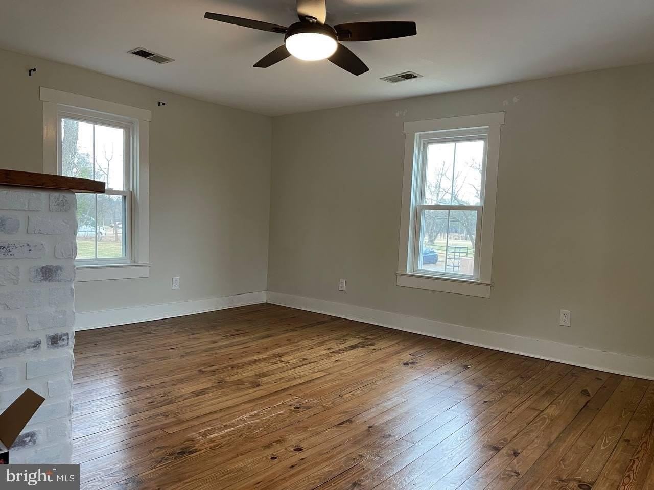 10608 Schaeffer Ln - Photo 5 of 12