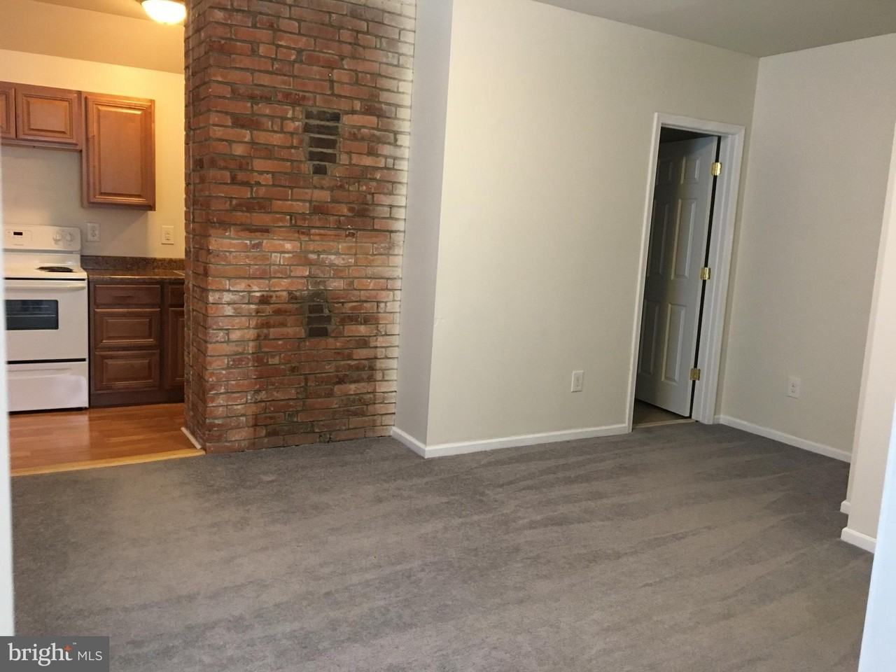 510 N Kent St Apt 1 #1 - Photo 3 of 6