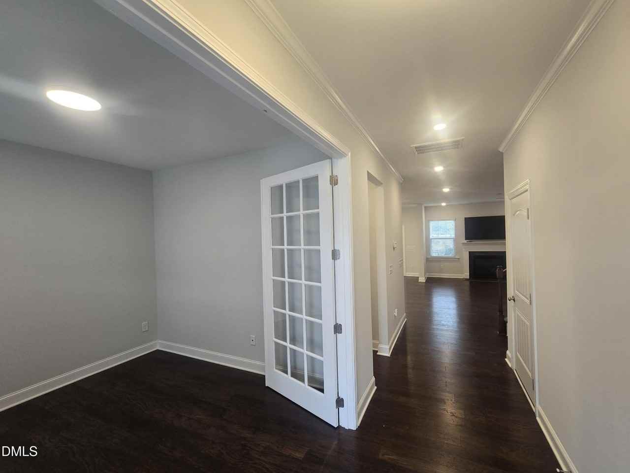 1011 Meadow Pond Dr - Photo 3 of 31