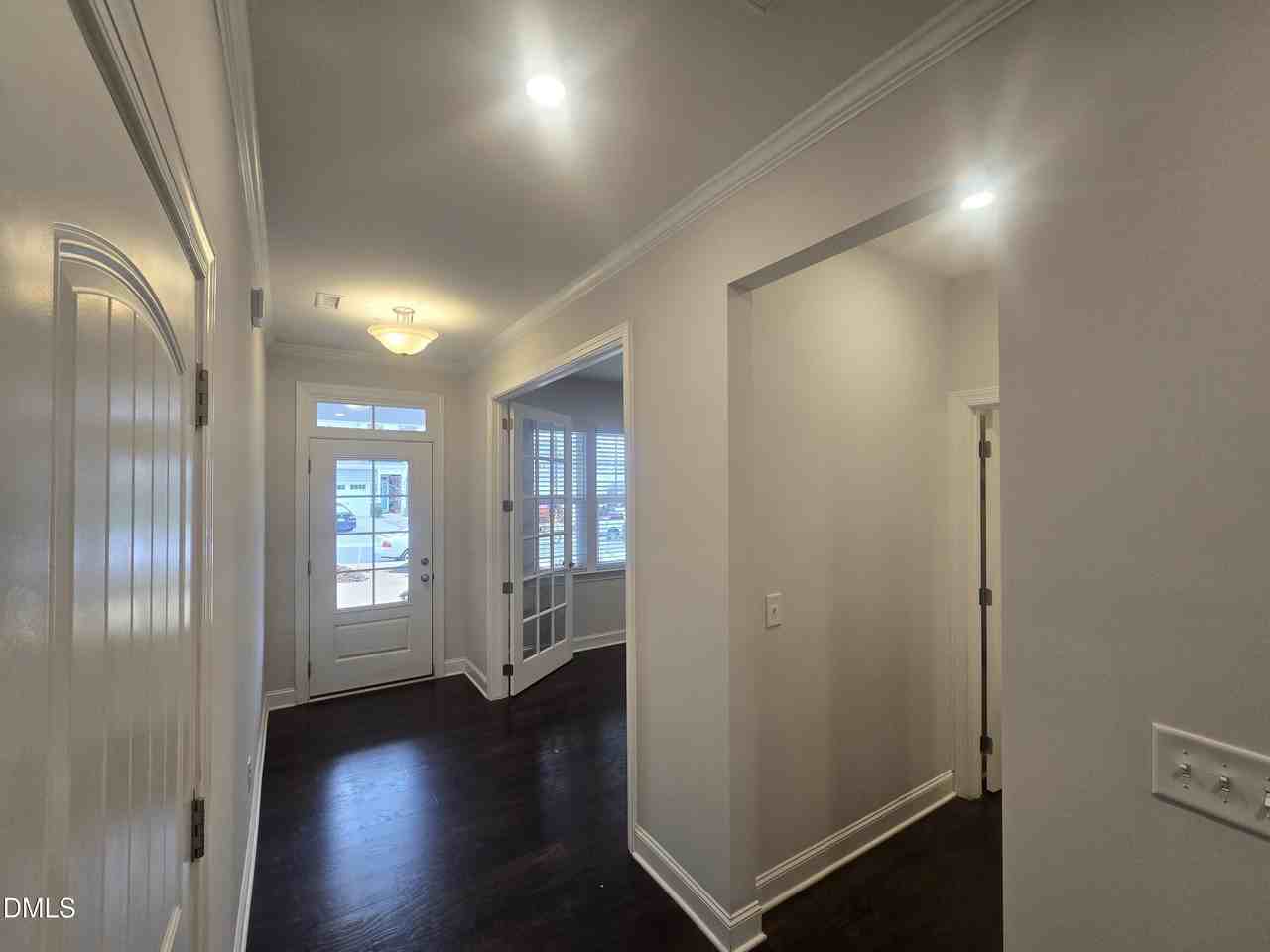 1011 Meadow Pond Dr - Photo 4 of 31