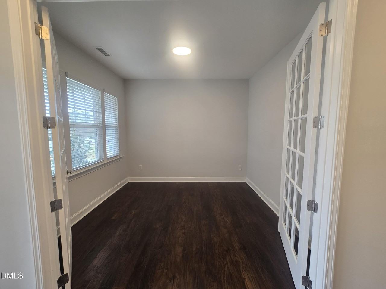 1011 Meadow Pond Dr - Photo 5 of 31