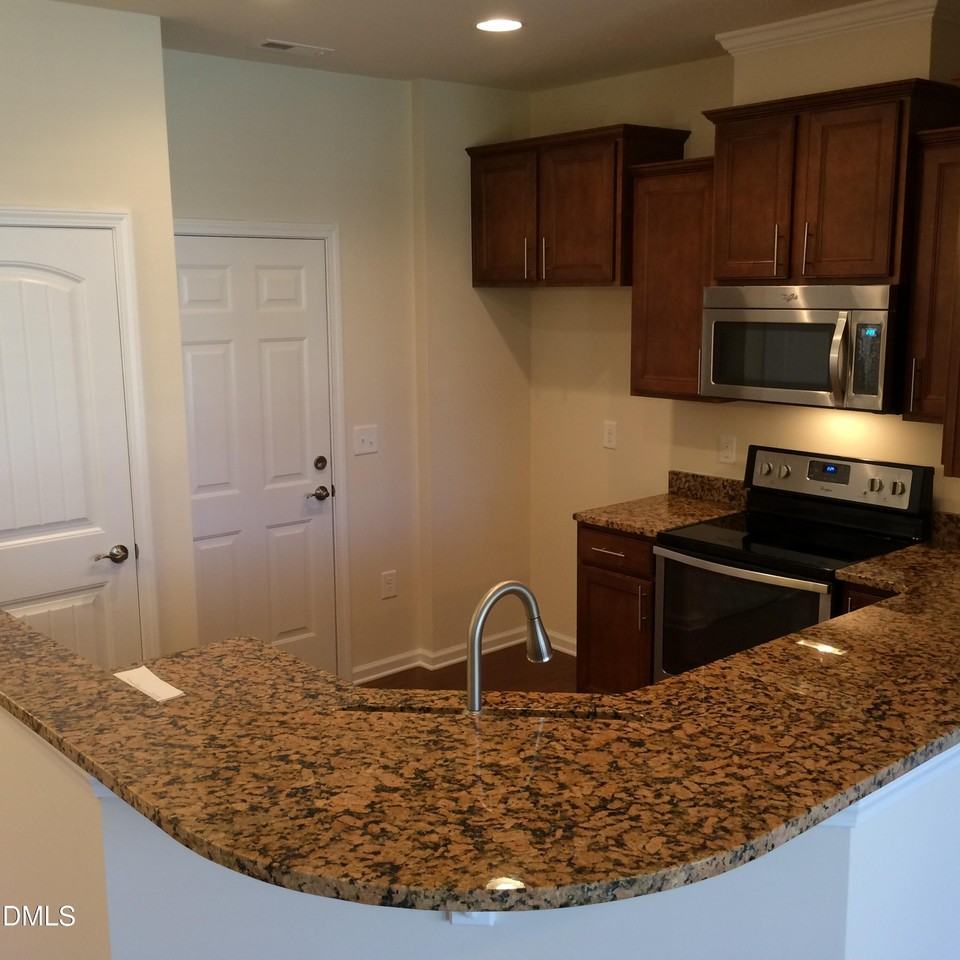 111 Tuftin Dr - Photo 6 of 20