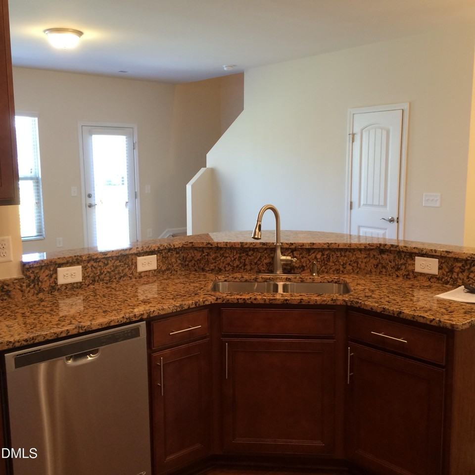 111 Tuftin Dr - Photo 7 of 20