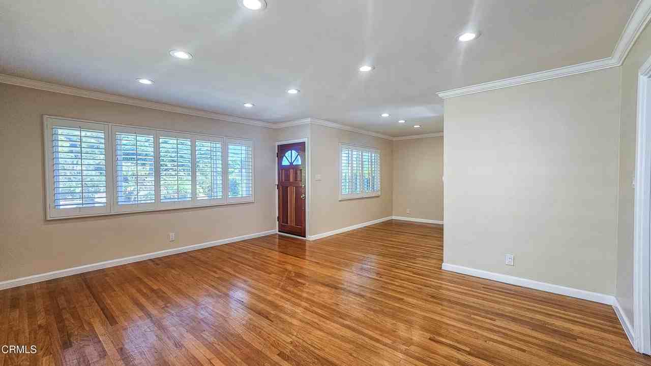 4723 Rockland Pl - Photo 3 of 27