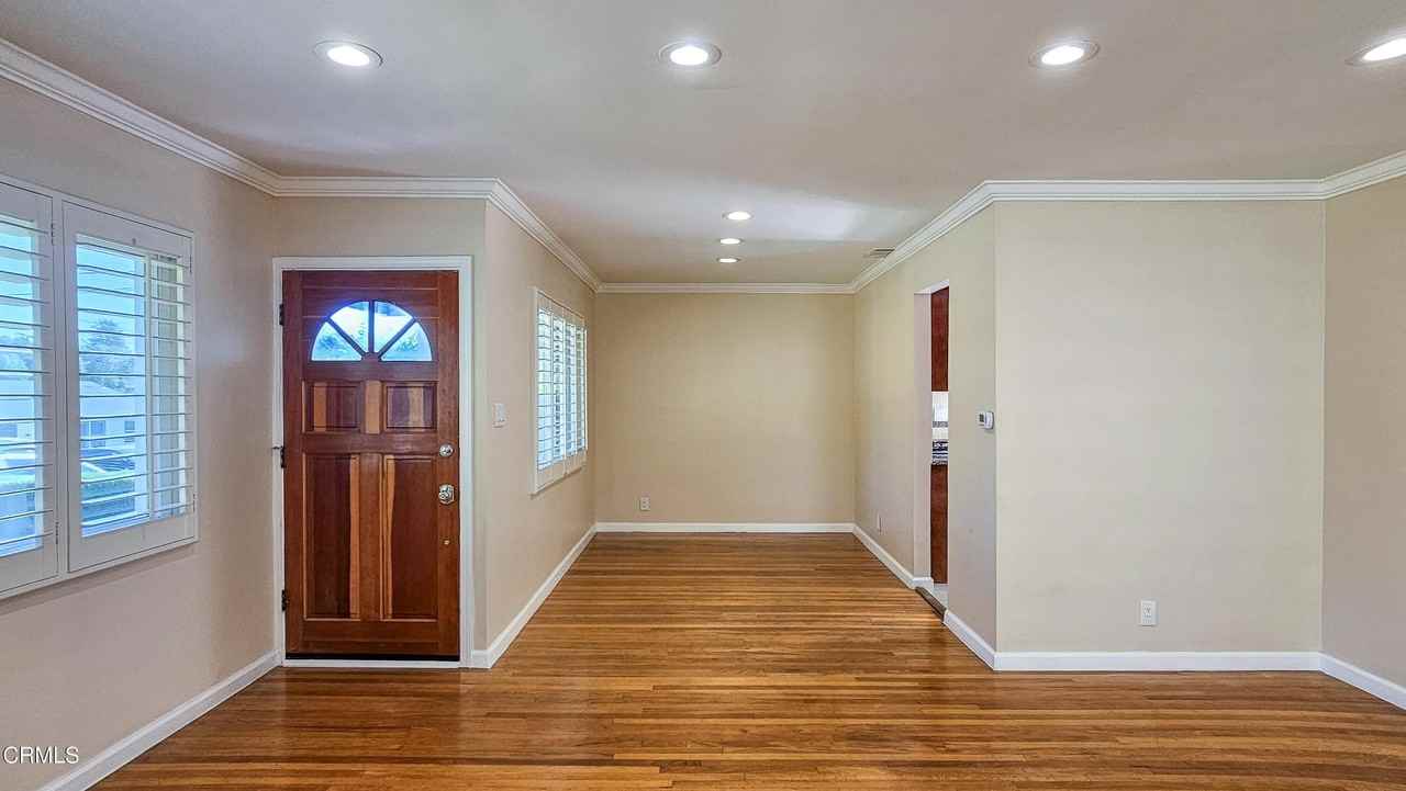 4723 Rockland Pl - Photo 4 of 27