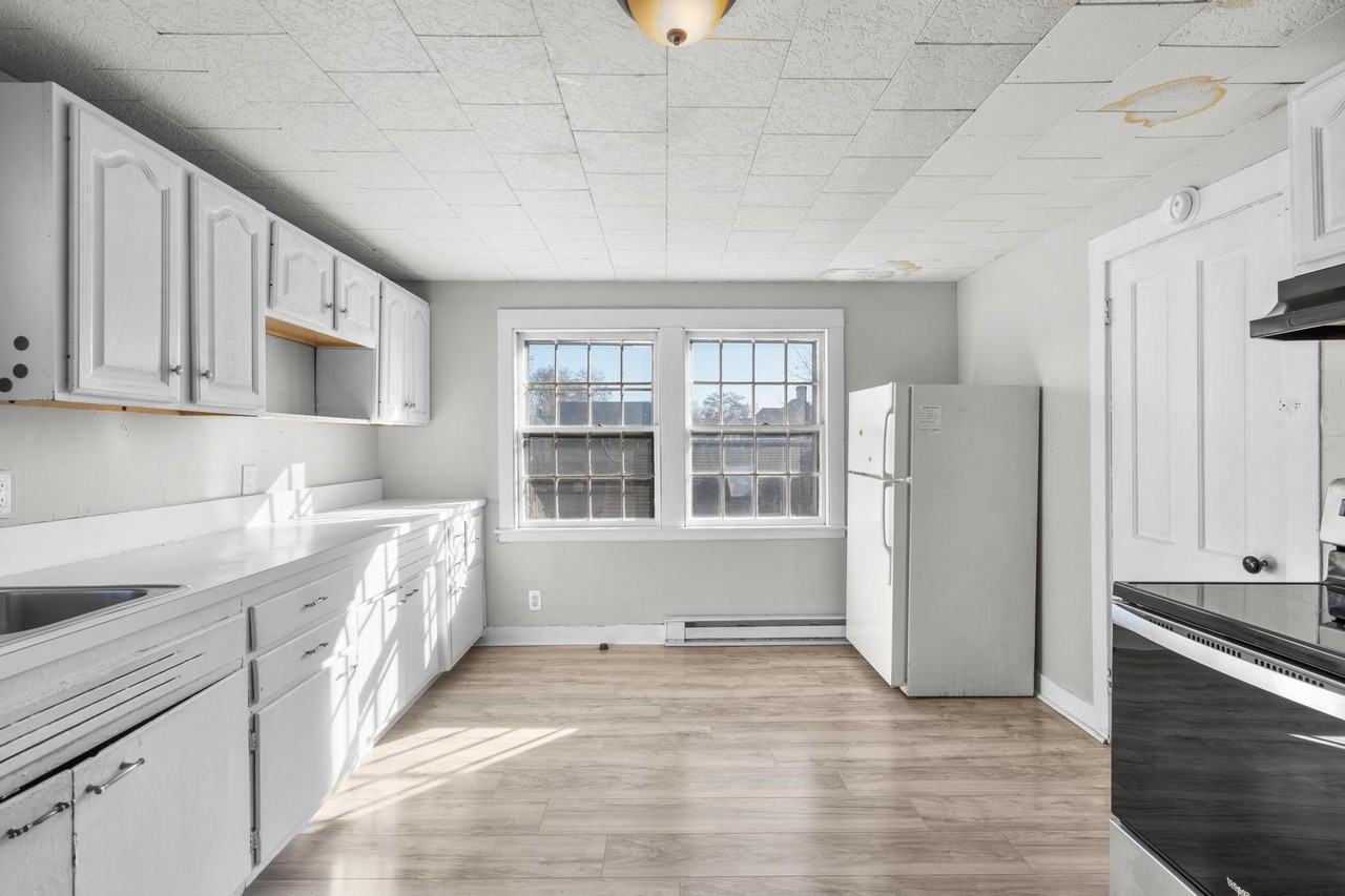 79 Maple St Apt 3rd #3 - Photo 6 of 23